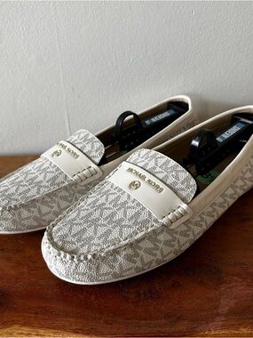 Michael Kors White Everett Loafers with gold hardware women’s size 8.5